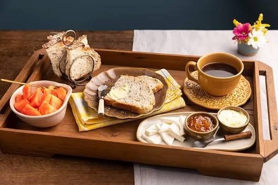 Primeiro café da manhã dos noivinhos